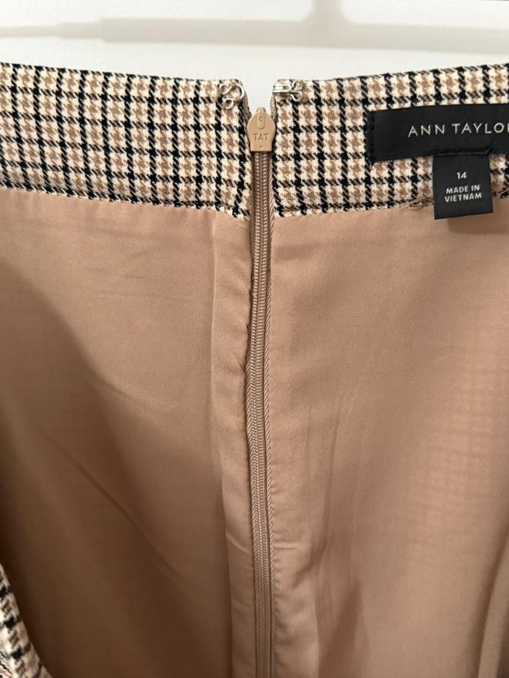 Ann Taylor Plaid Pencil Skirt in Beige, Black and Yellow - Picture 3 of 3